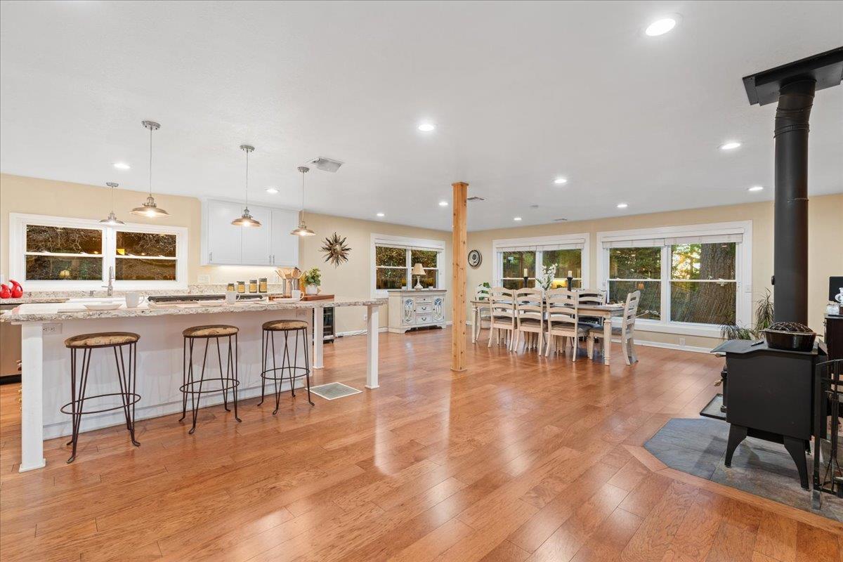 Applegate, California 95703, United States, 2 Bedrooms Bedrooms, ,2 BathroomsBathrooms,Residential,Active,165247