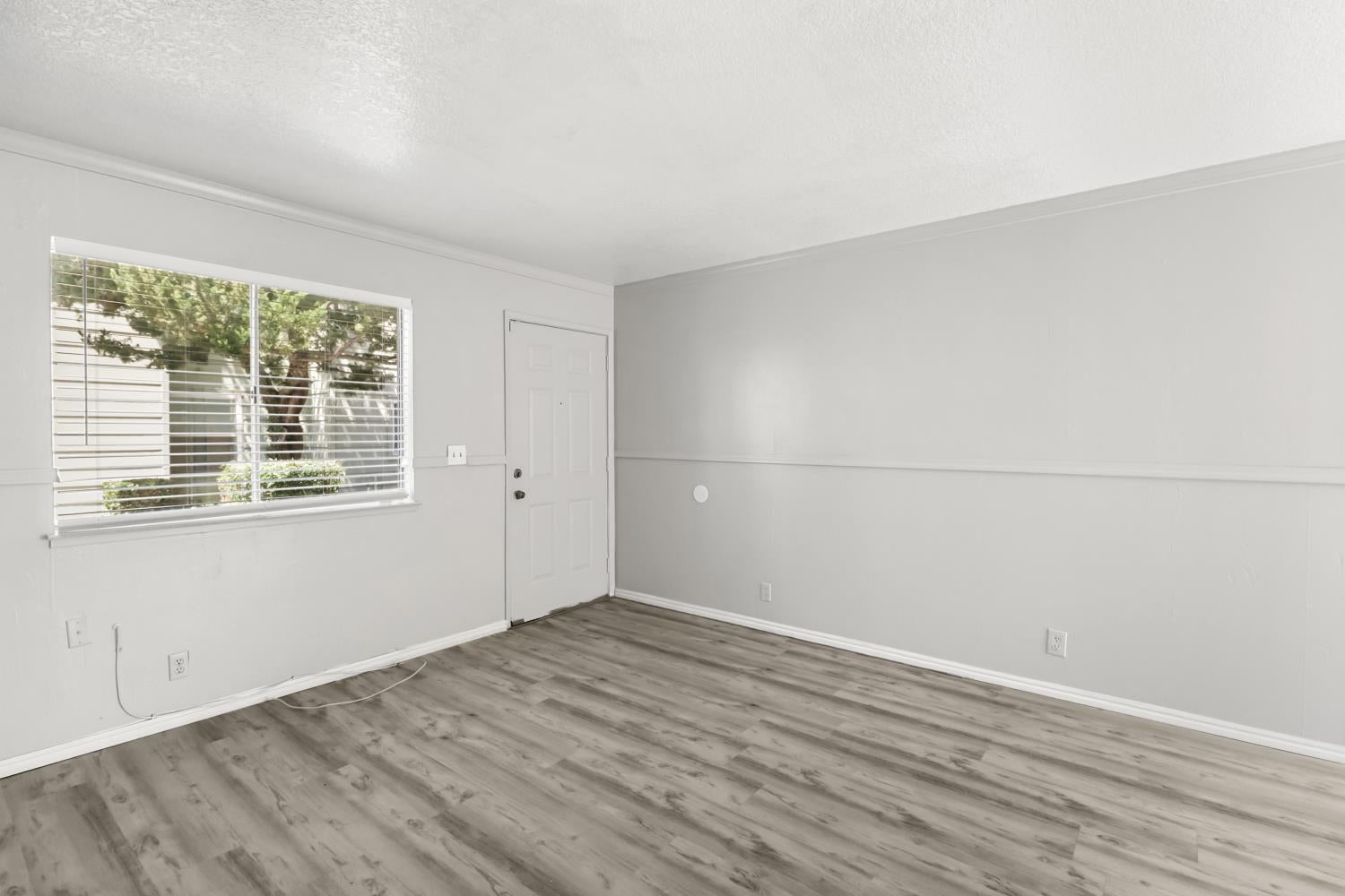 8208 Center Parkway 18