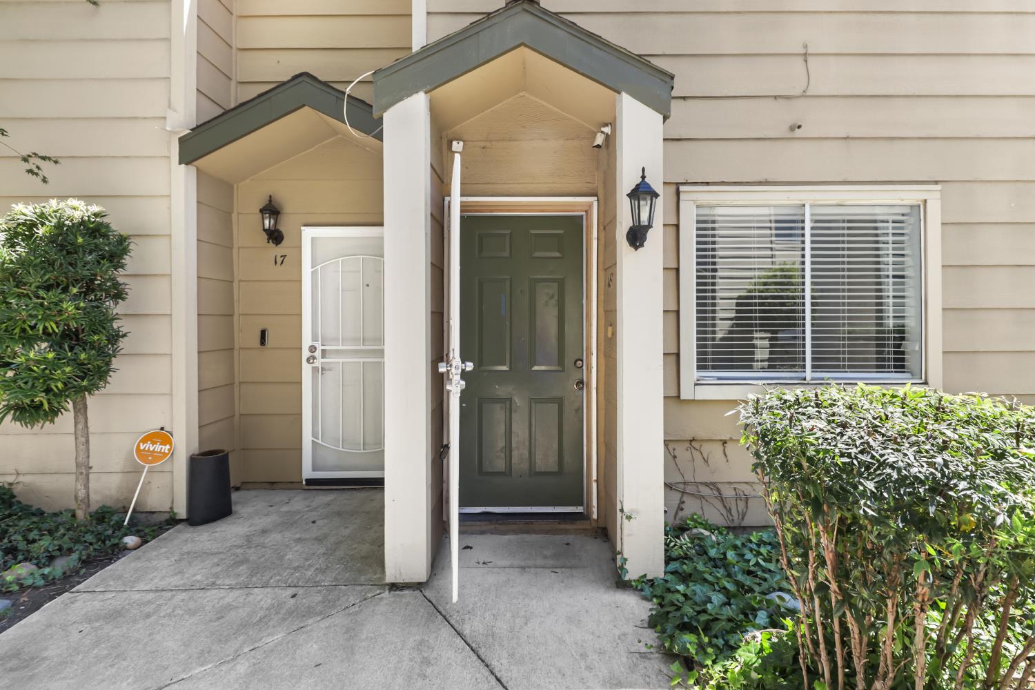 8208 Center Parkway 18