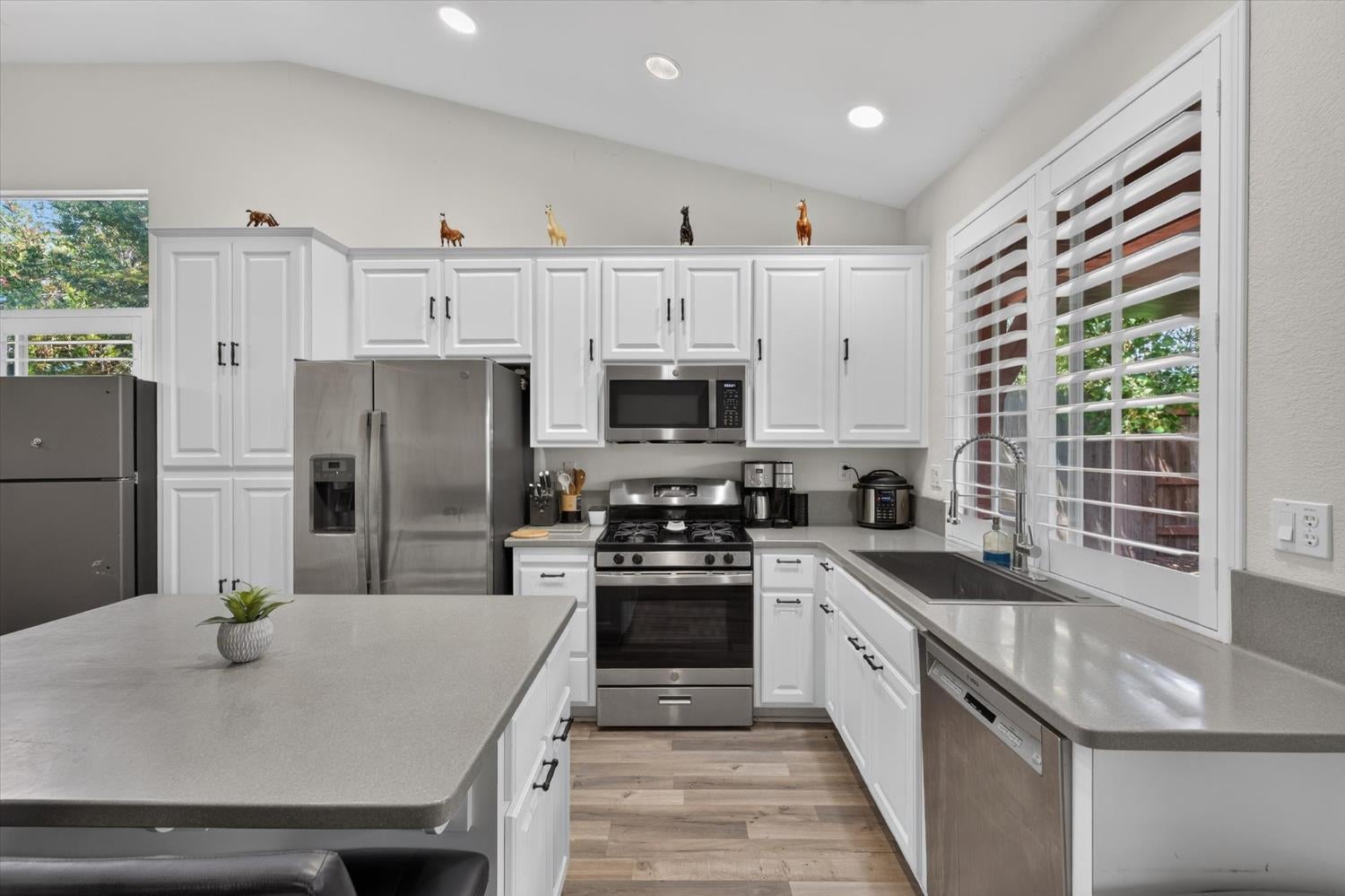 1643 Santoni Lane