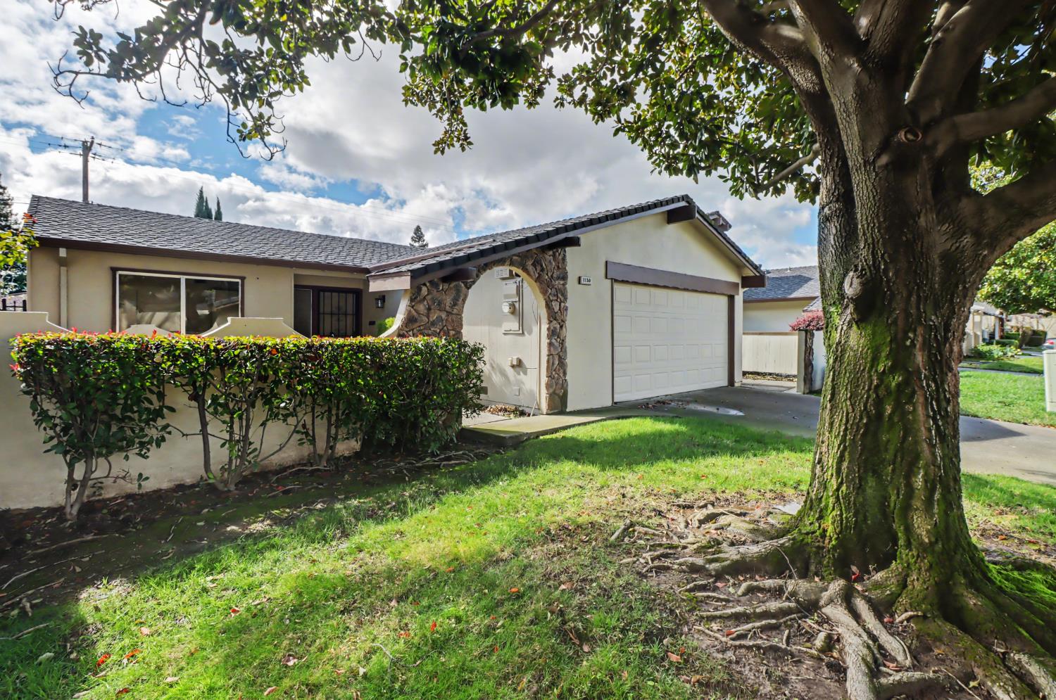 1150 Rosa Del Rio Way