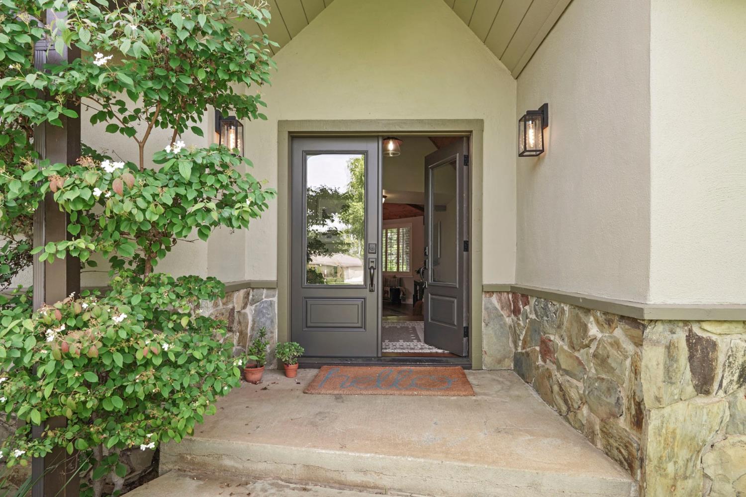 2326 Vista Del Lago Drive