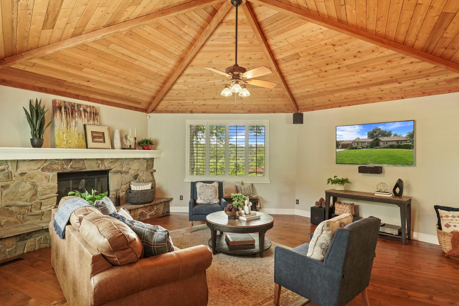 2326 Vista Del Lago Drive