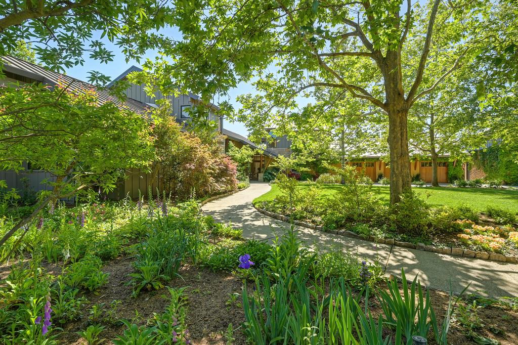 1850 W Twisted Vine Way