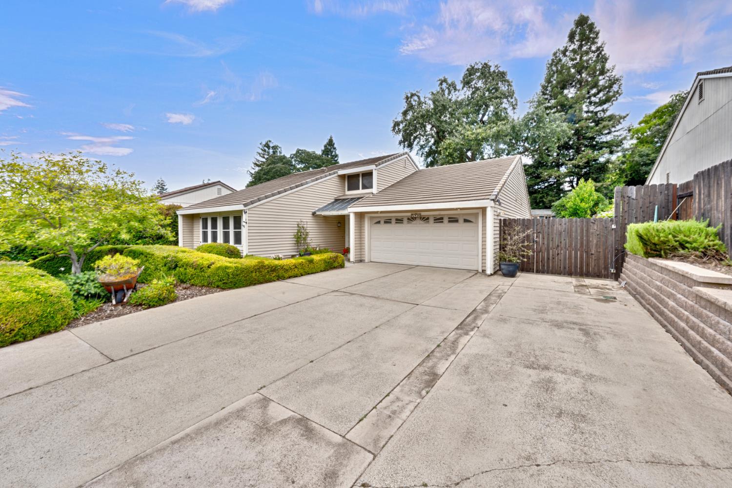 5208 Lincoln Villa Way