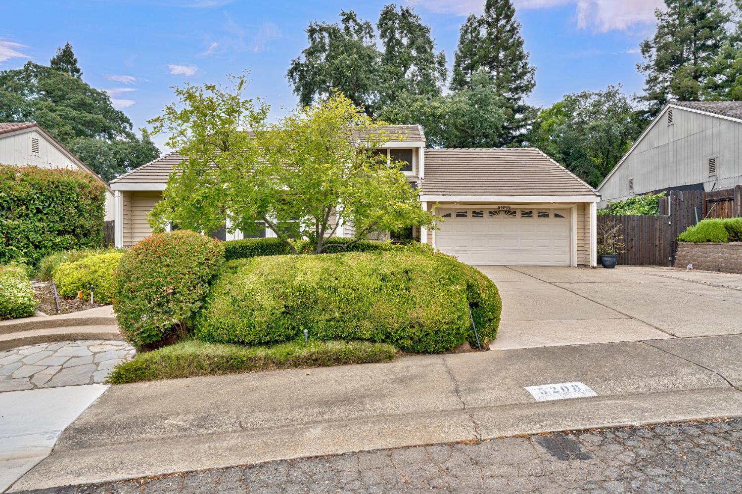 5208 Lincoln Villa Way