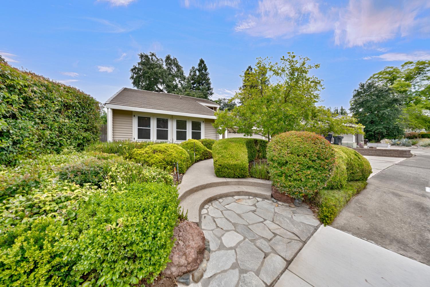 5208 Lincoln Villa Way