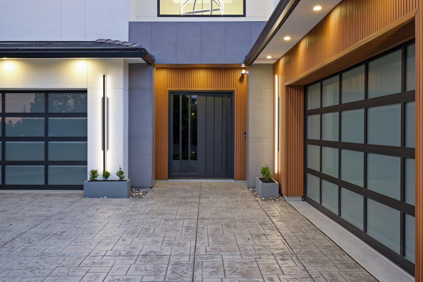 868 Rivercrest Drive