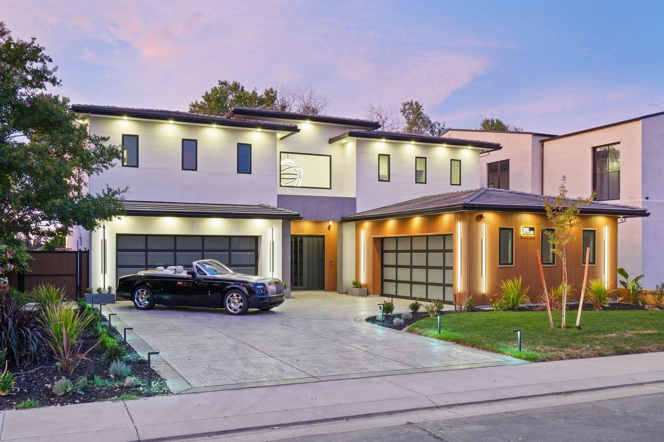 868 Rivercrest Drive