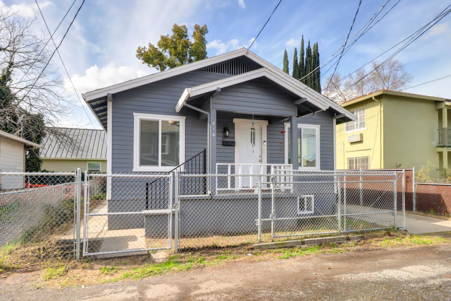 816 Oak Street