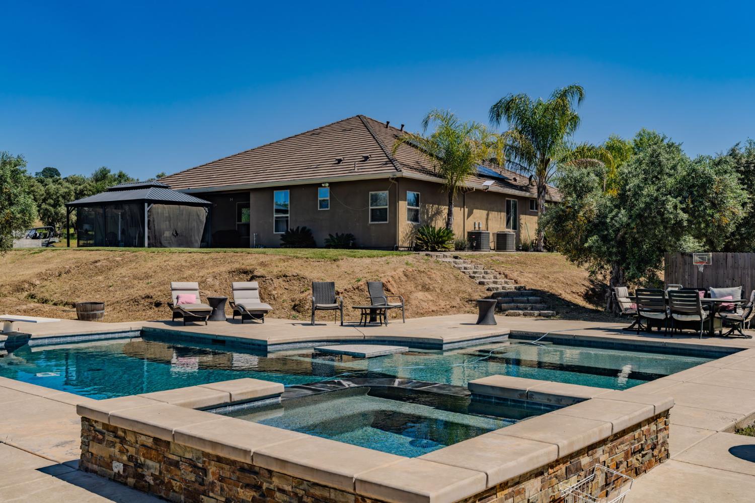 5250 W Lake Road