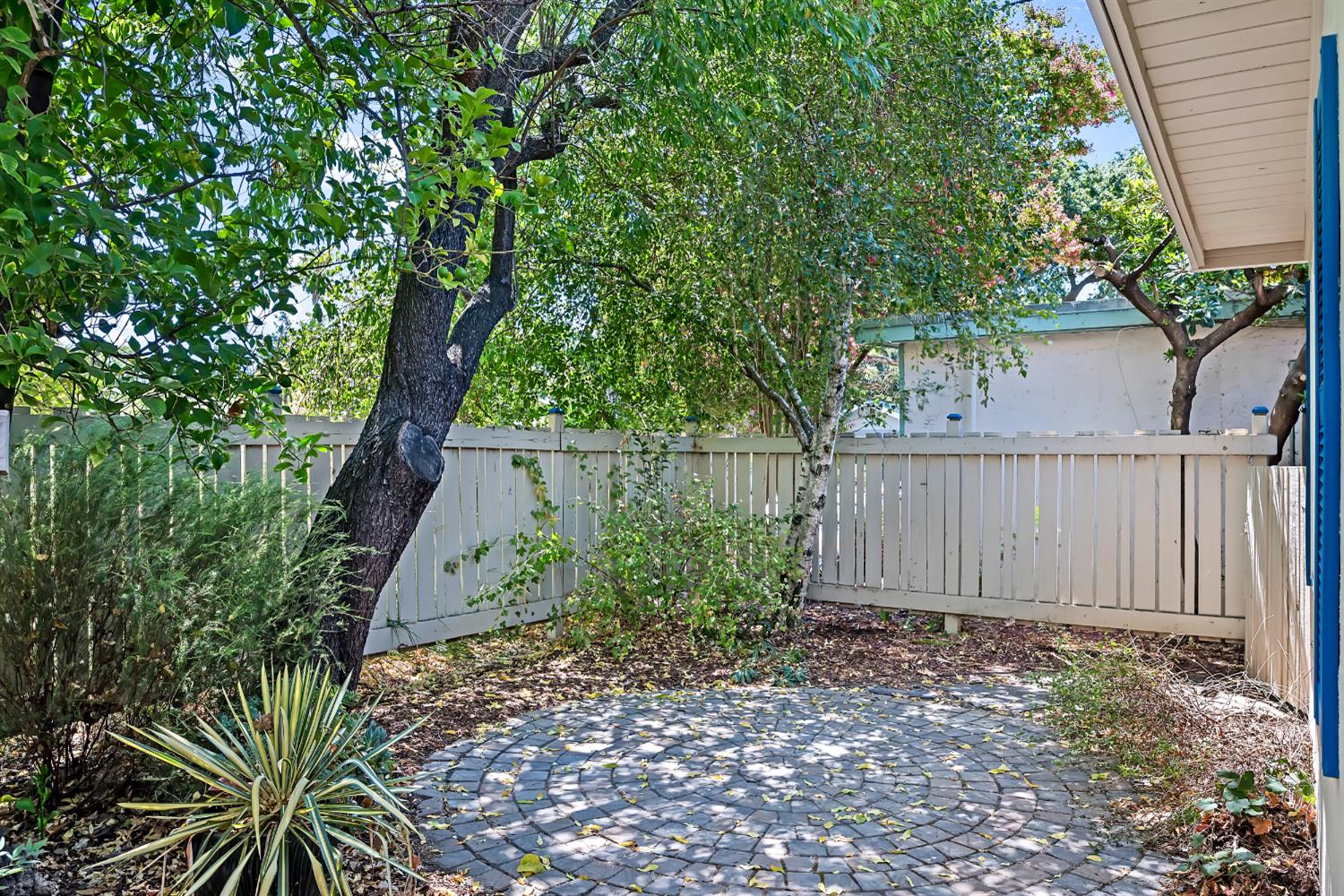 909 Craig Place