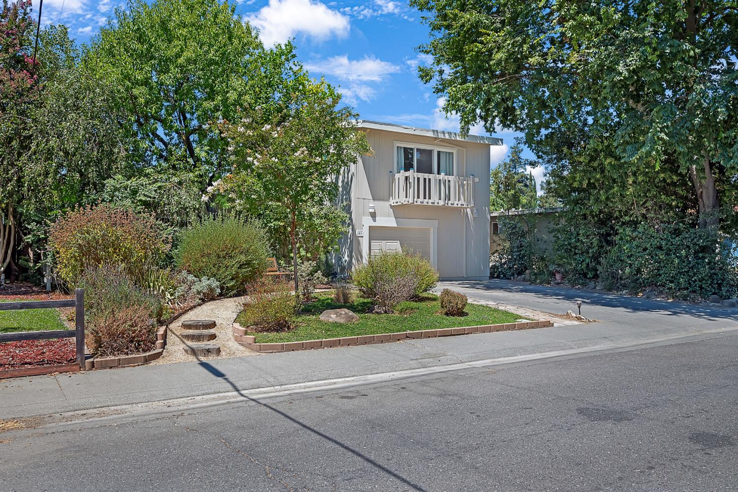 909 Craig Place