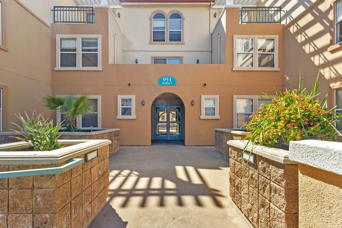 951 S 12th 301