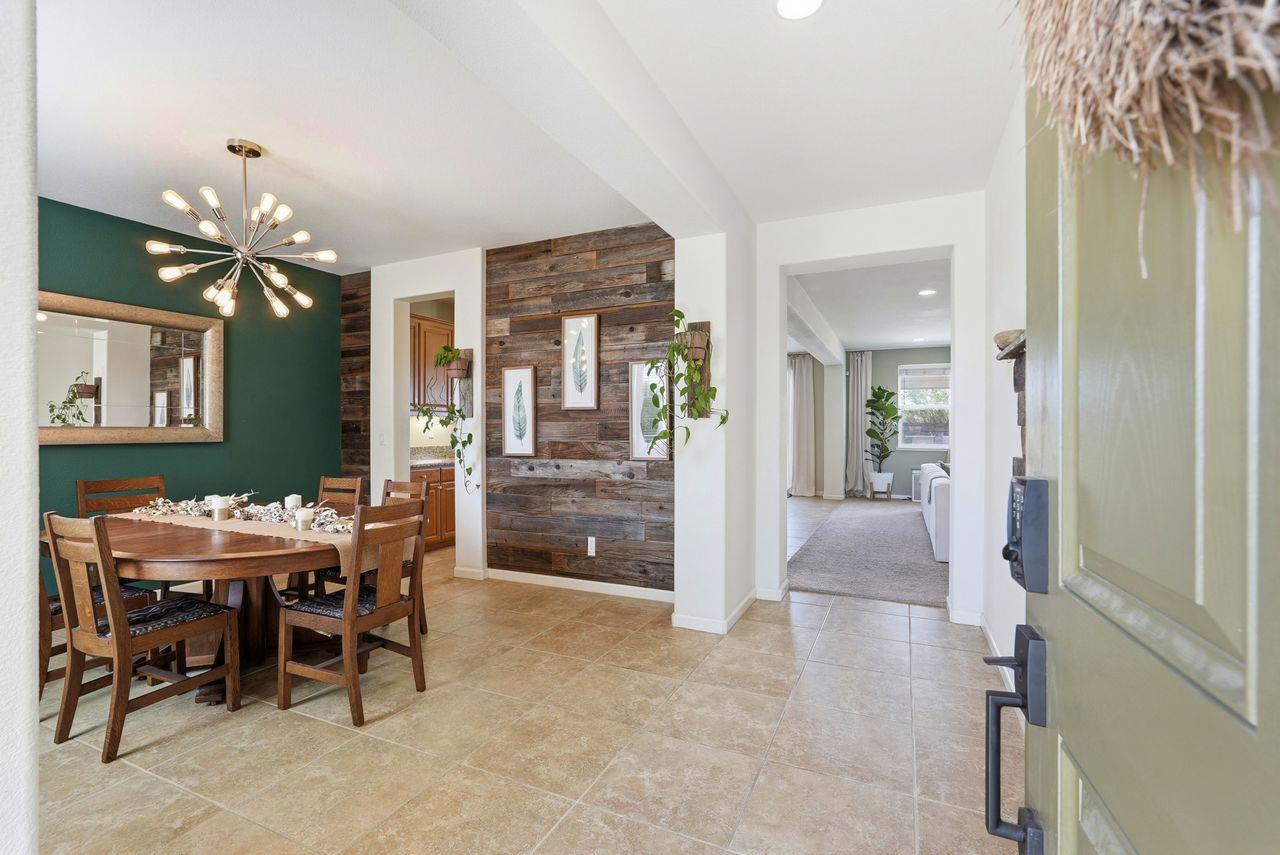 933 Abbotsford Court