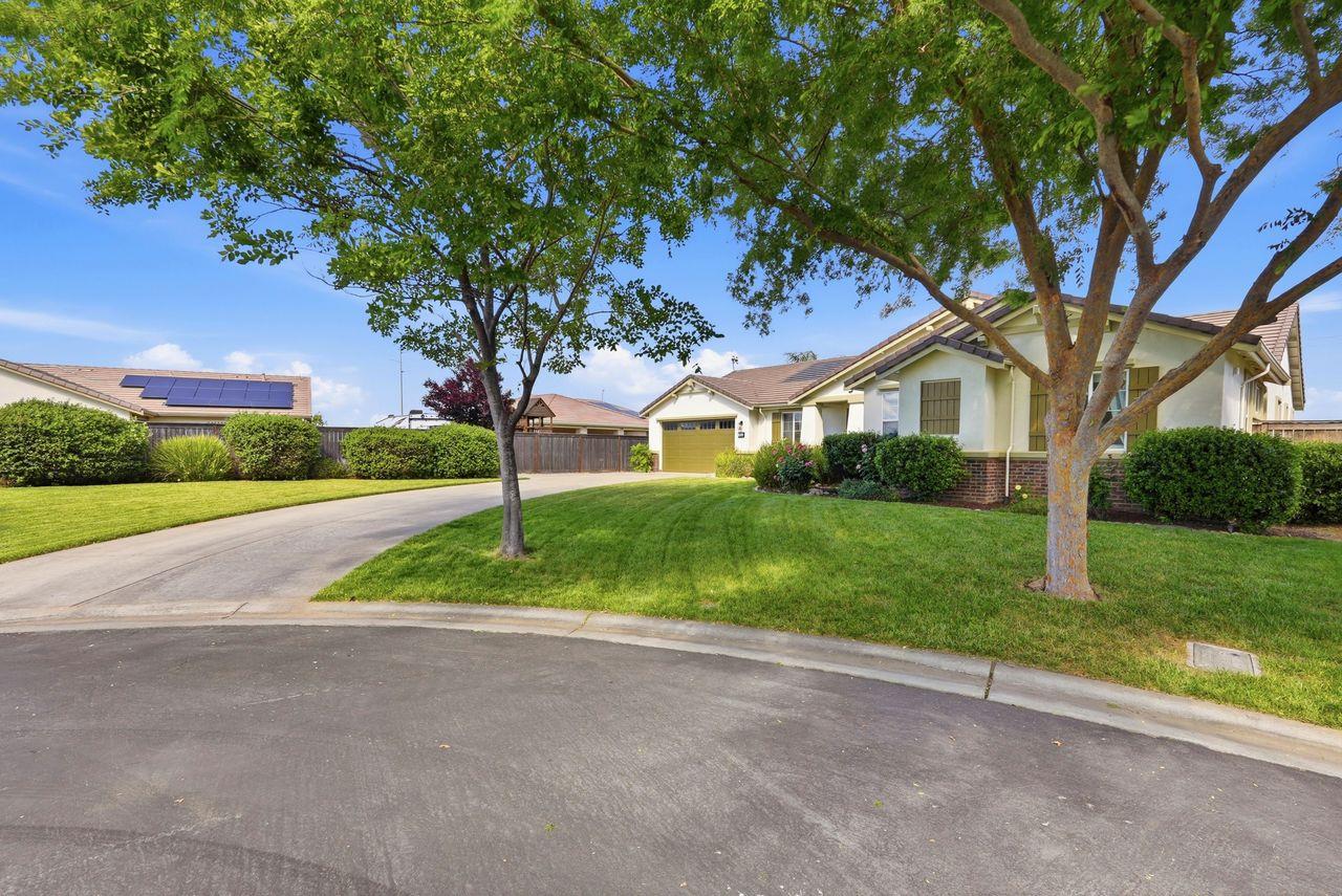 933 Abbotsford Court