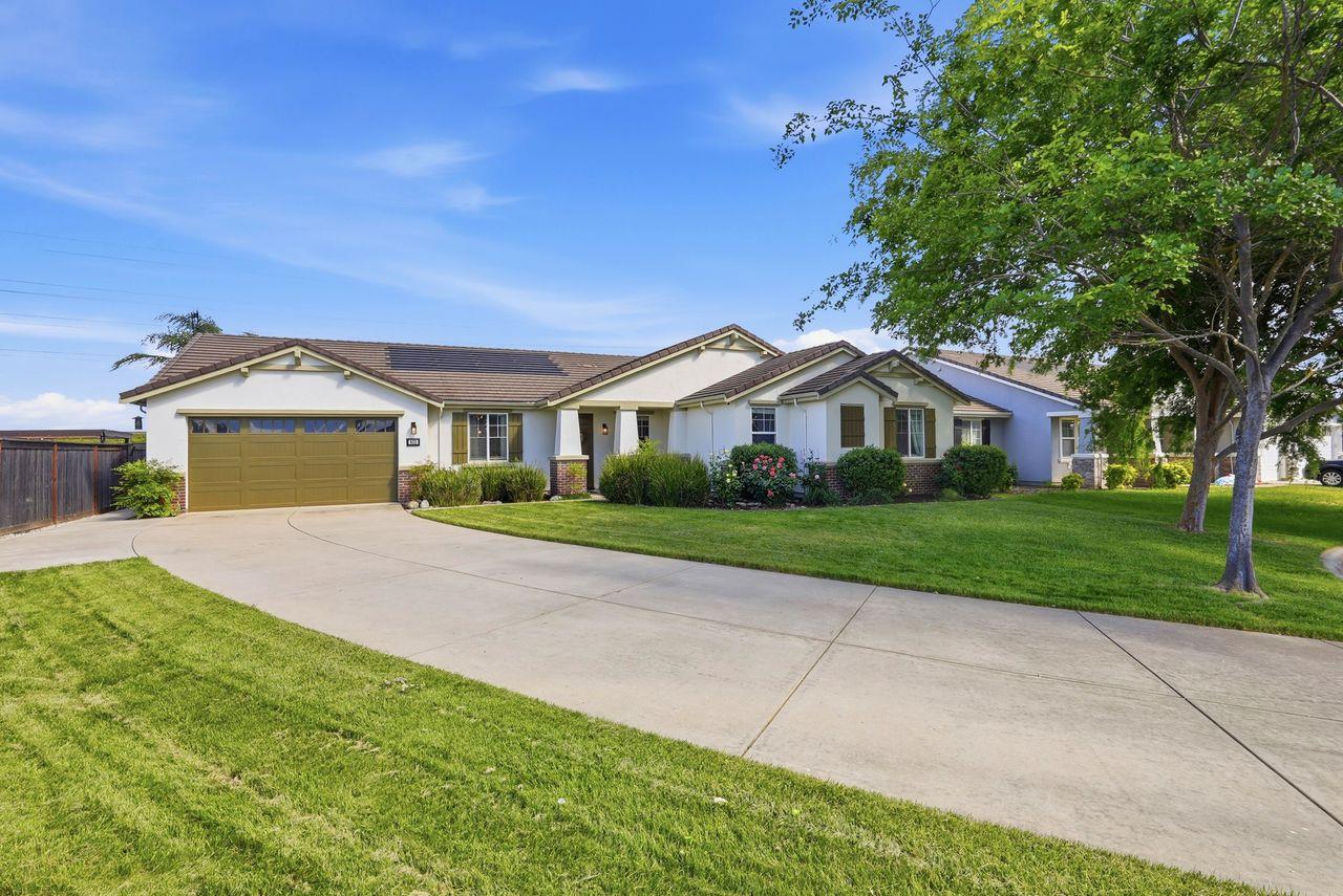 933 Abbotsford Court