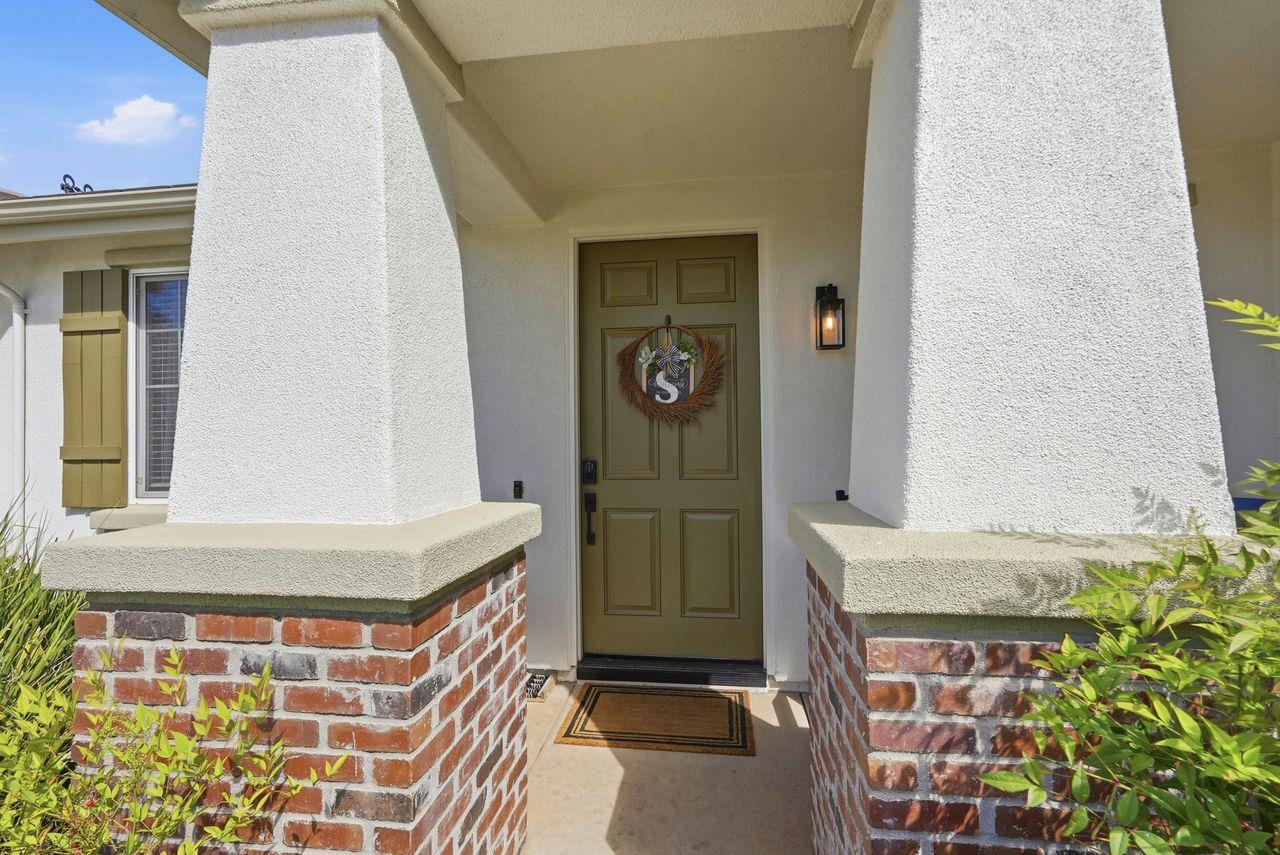 933 Abbotsford Court