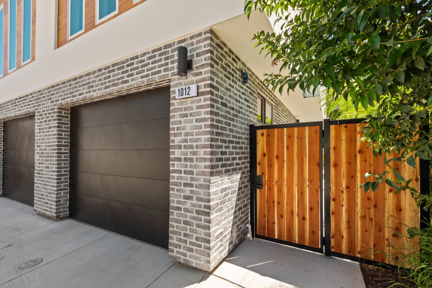 1012 Uptown Alley
