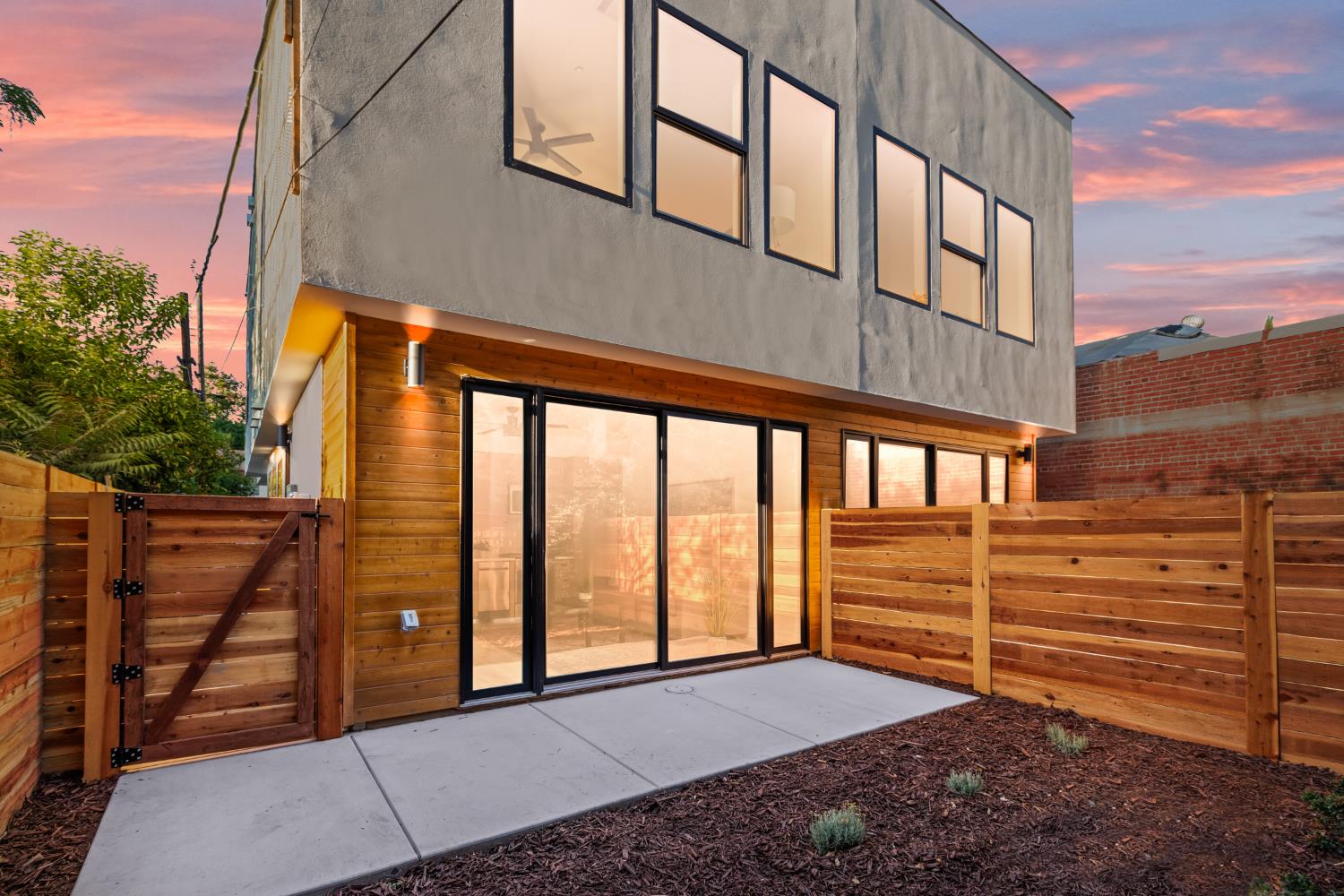 1012 Uptown Alley