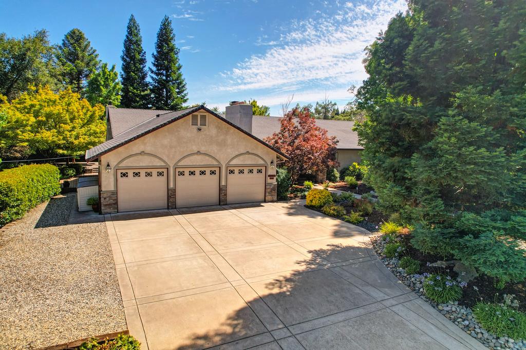 9859 Mosswood Circle