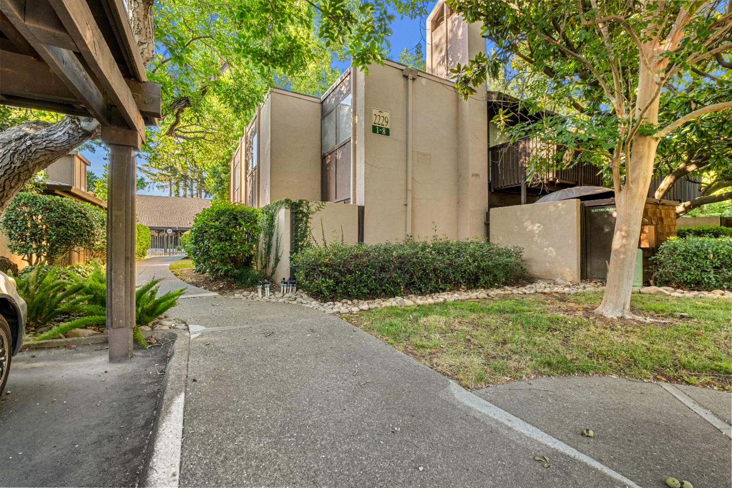 2229 Woodside Lane 8