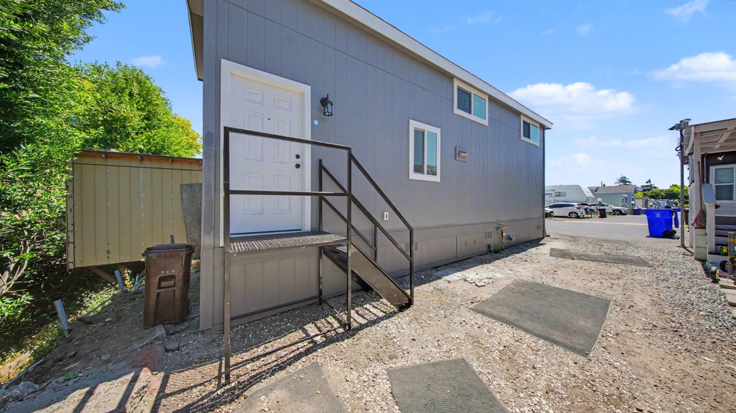 2425 Church Lane 20