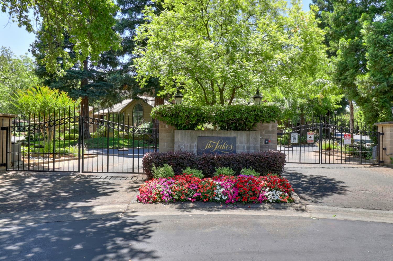 7638 Pineridge Lane