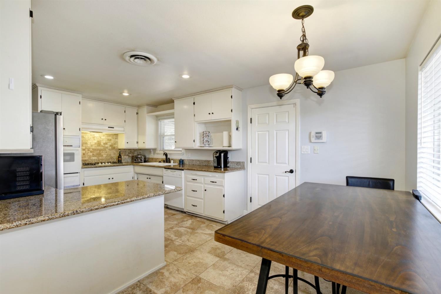 5537 Eastridge Drive