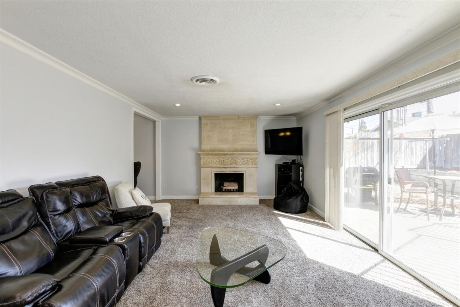 5537 Eastridge Drive