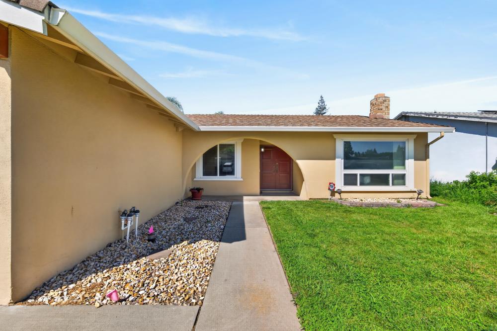 2612 Stonehaven Drive