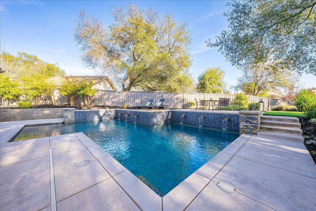 8143 Woodland Grove Pl.