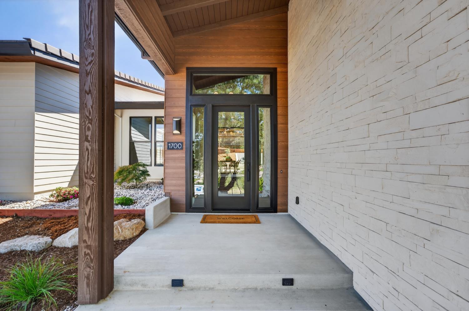 1700 Ridgeview Circle