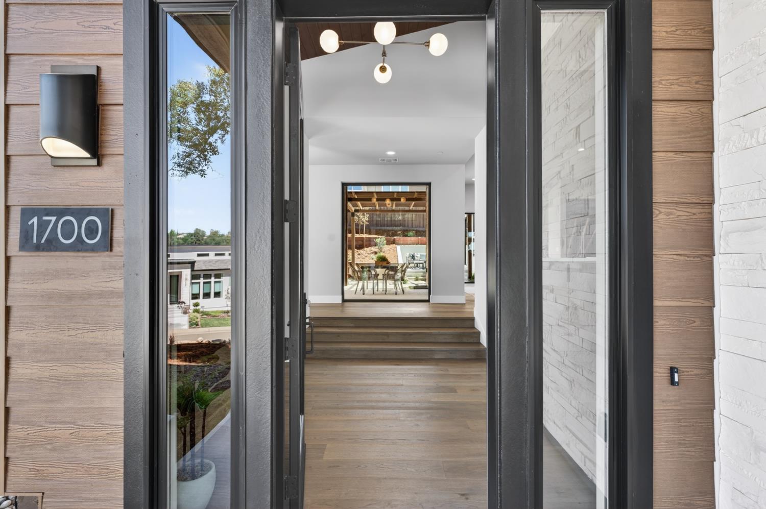 1700 Ridgeview Circle