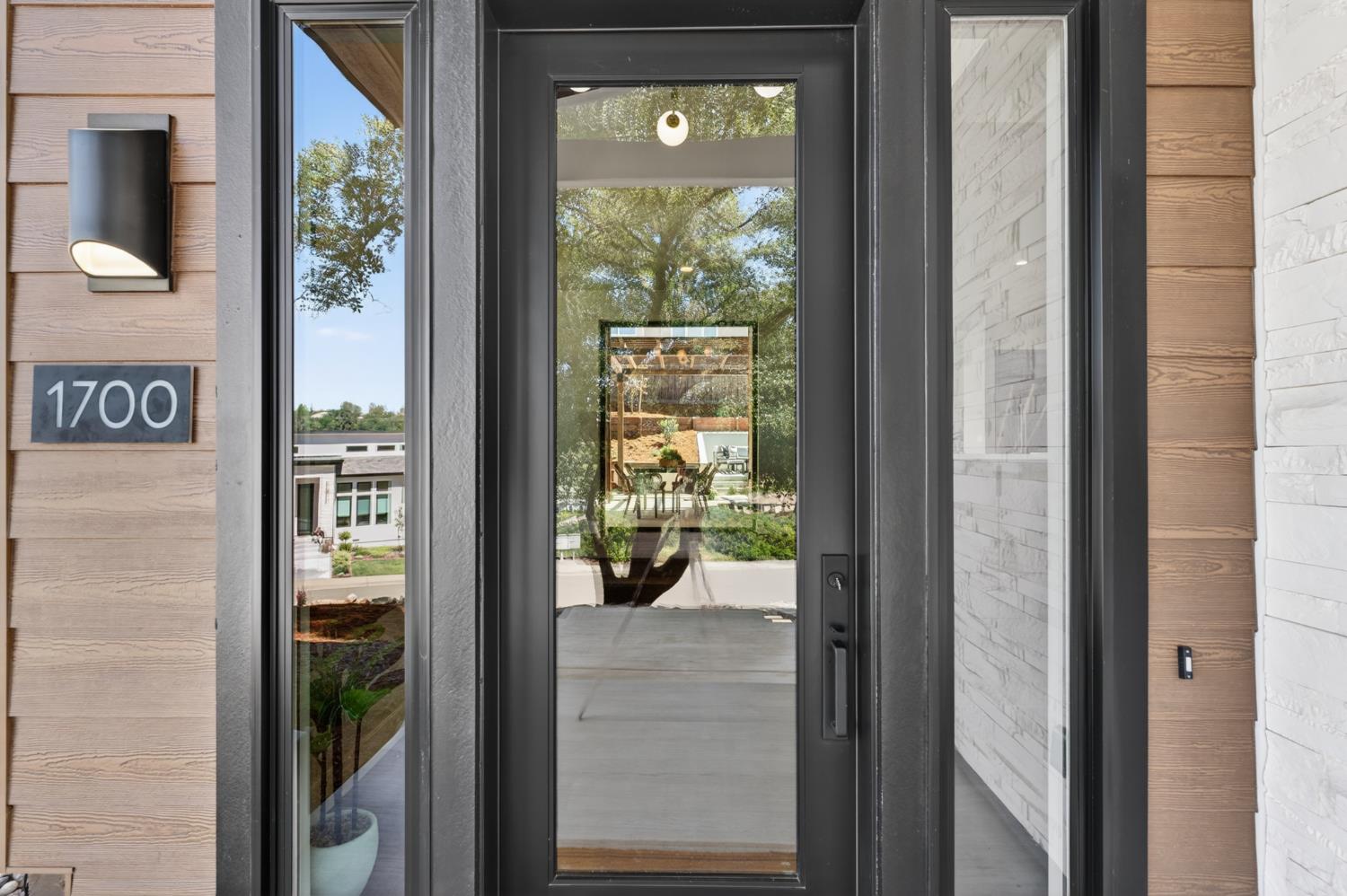 1700 Ridgeview Circle