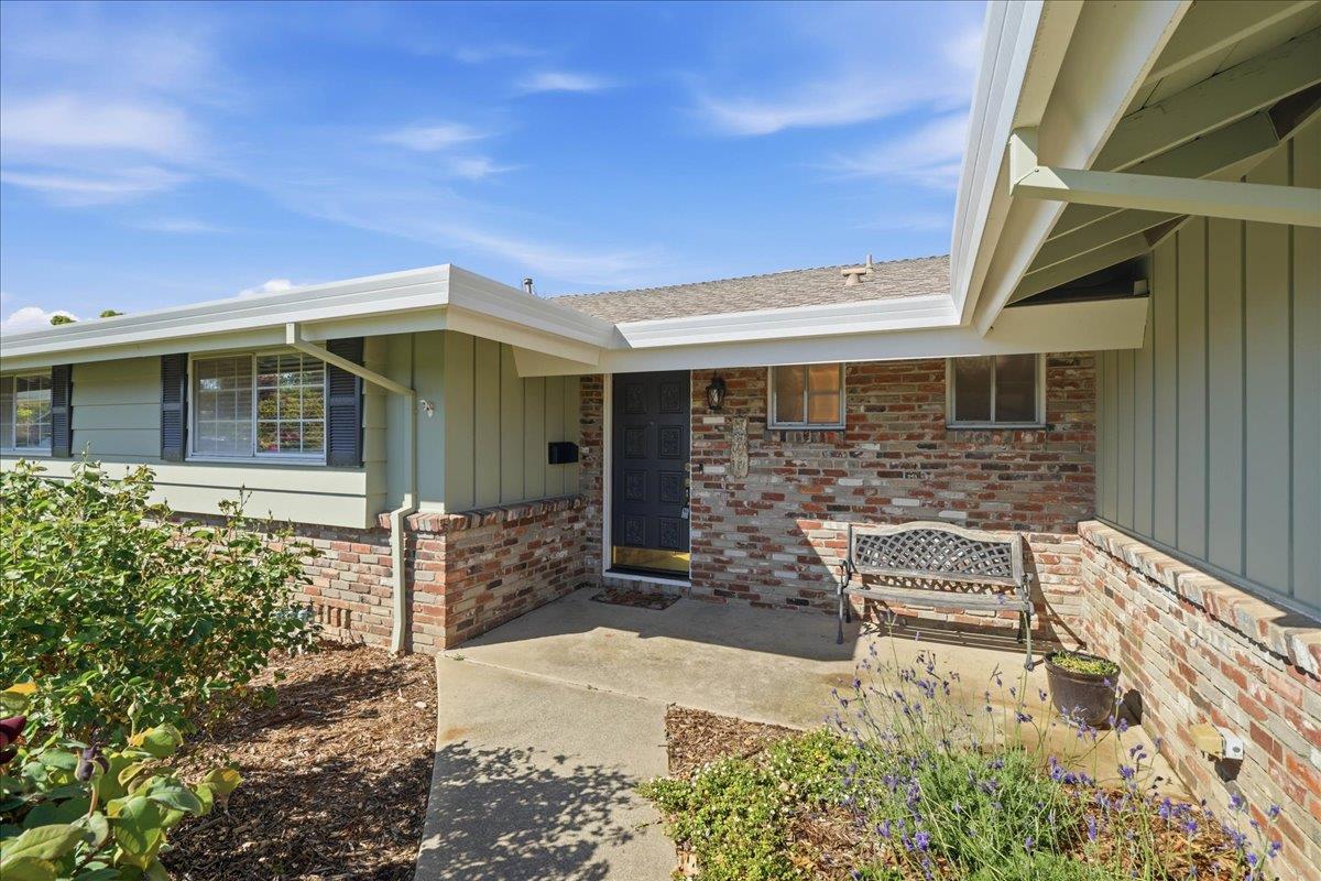 5637 Kiva Drive