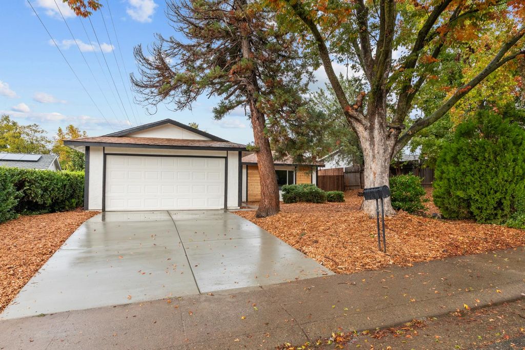 Photo of 7045 Flanders Way, Sacramento, CA 95842 (MLS # 226007048)