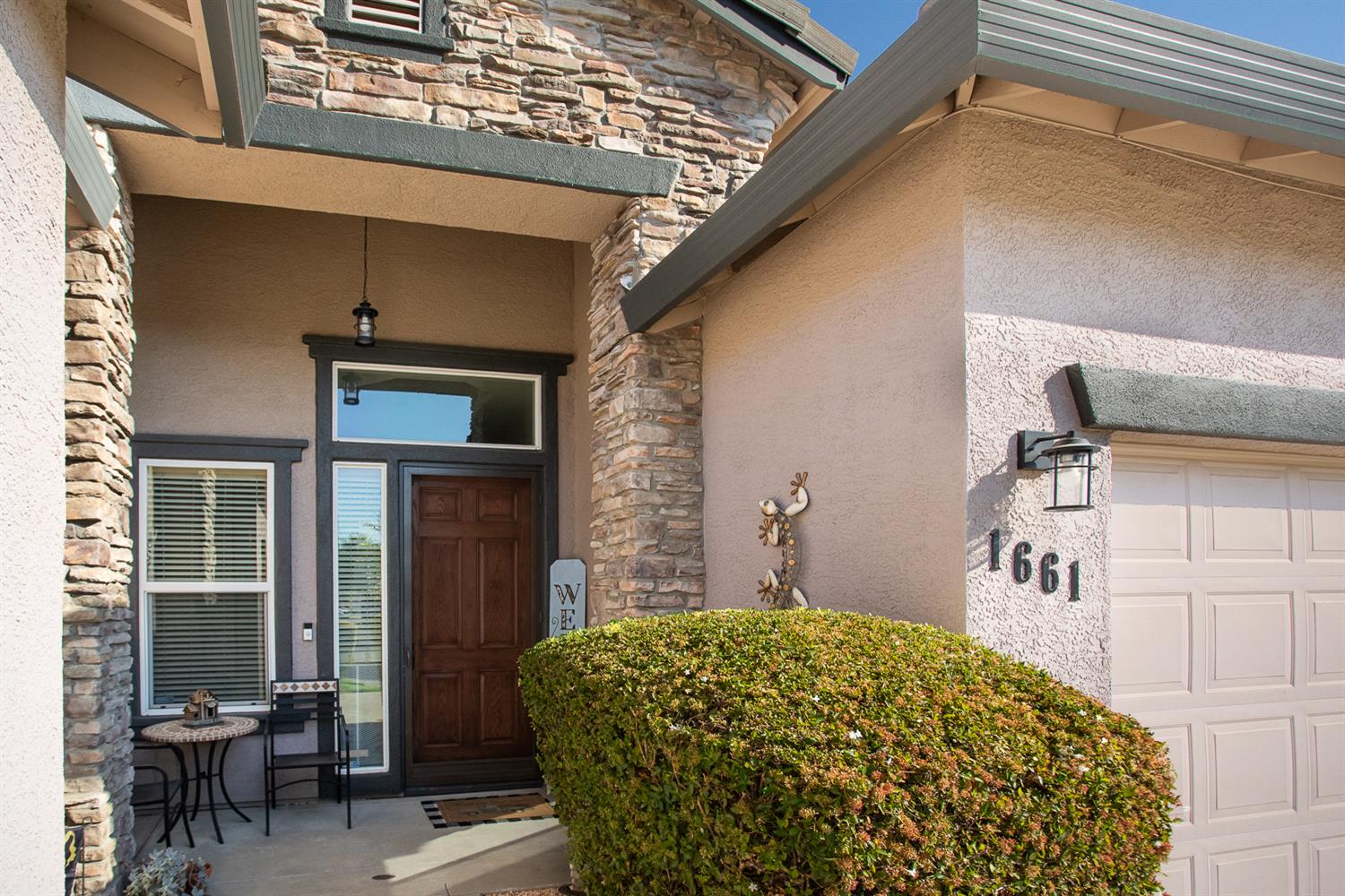 1661 Rio Vista Way