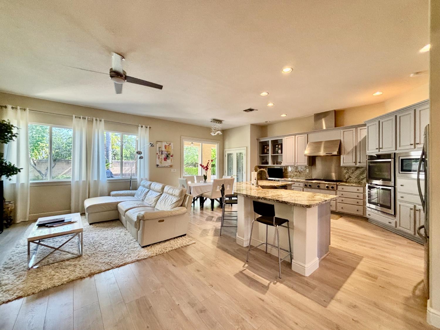 1433 Oak Hill Way