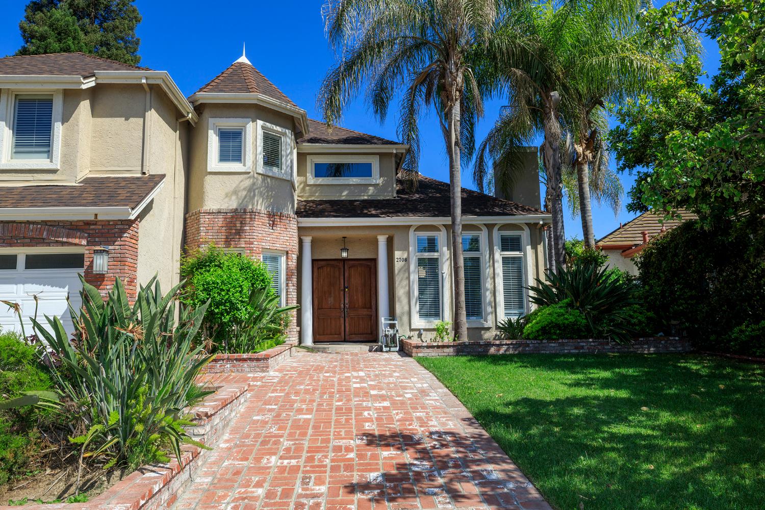 2708 Lake Front Court