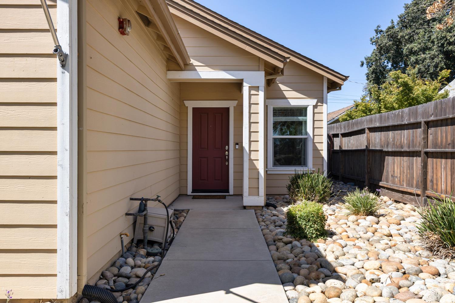 421 Daisy Avenue