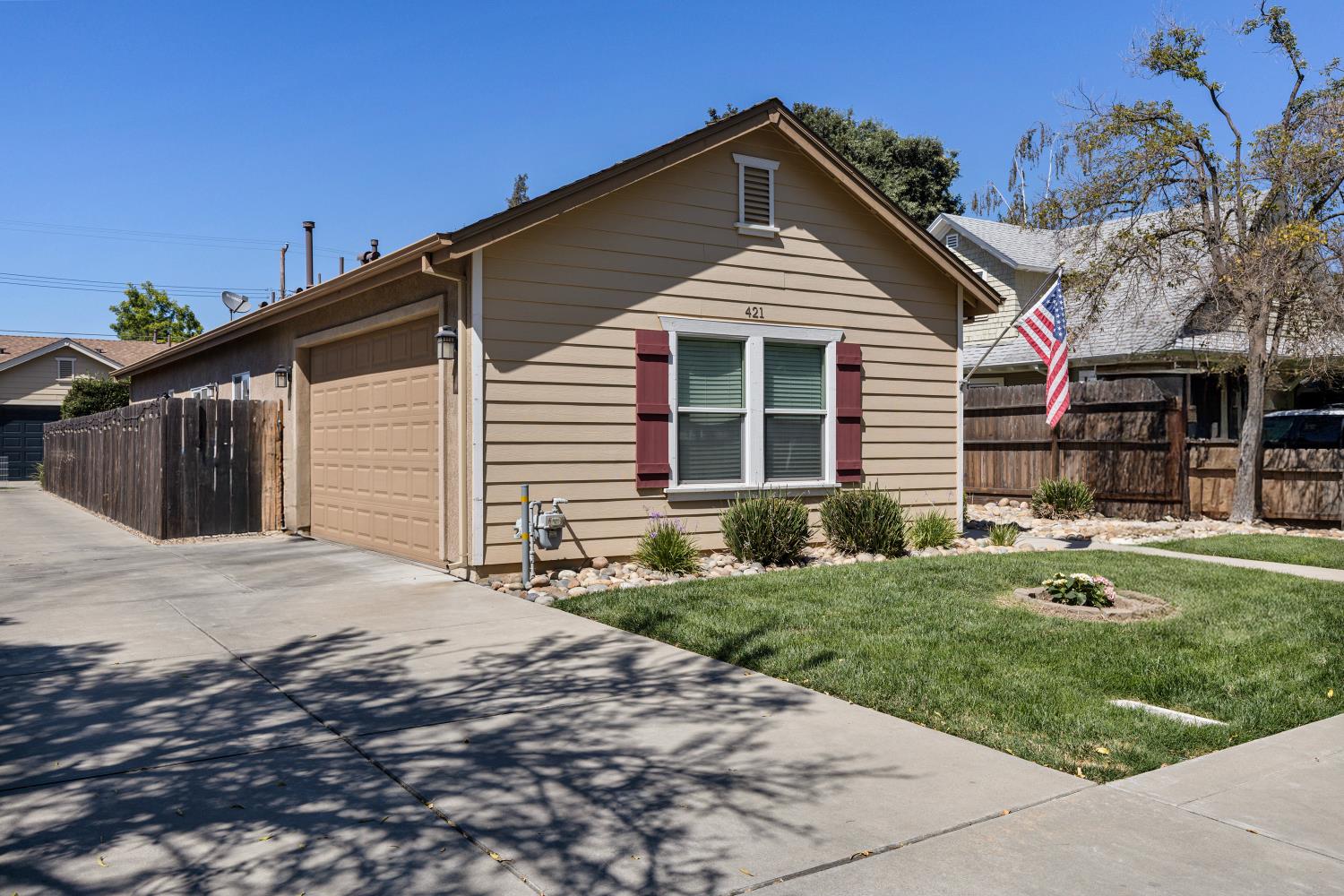 421 Daisy Avenue