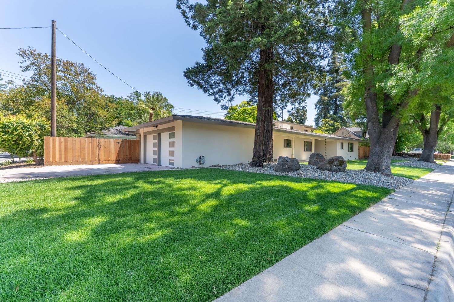 944 Brady Avenue
