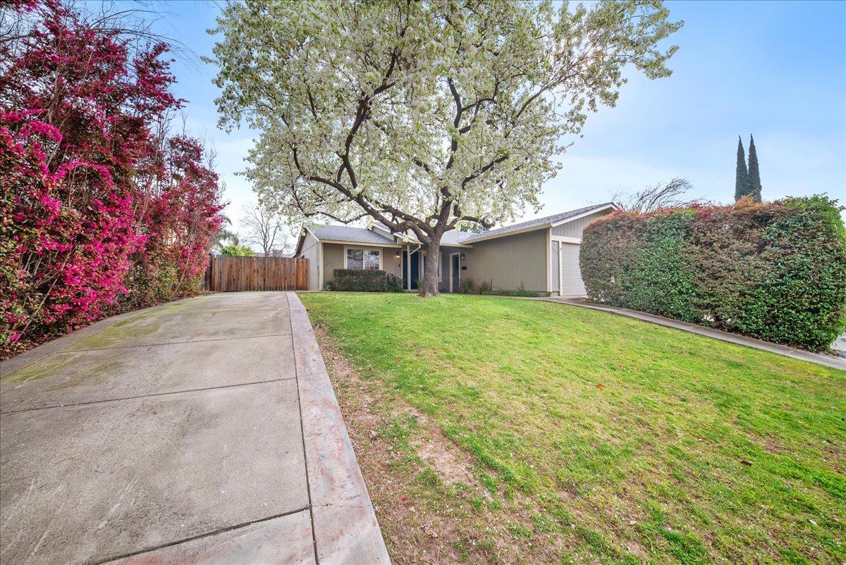 5733 Mesa Verde Circle