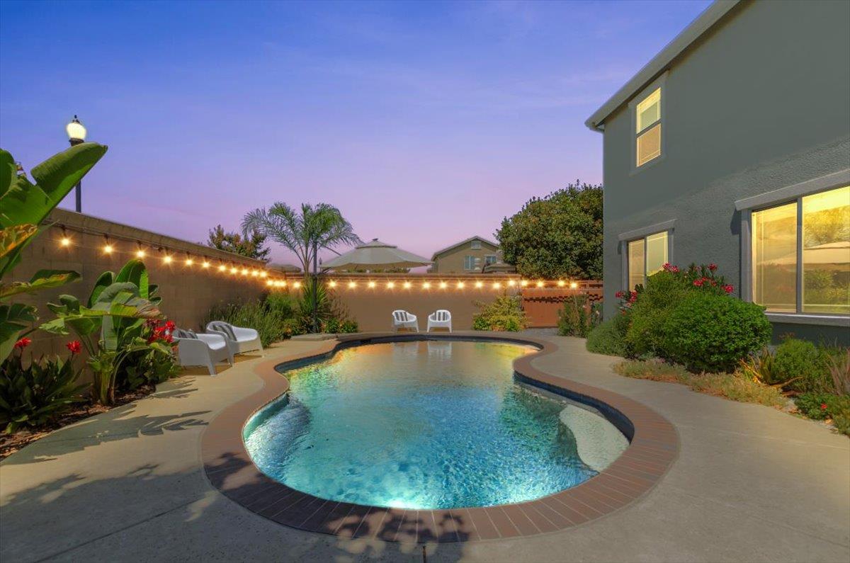 1566 Garnet Way