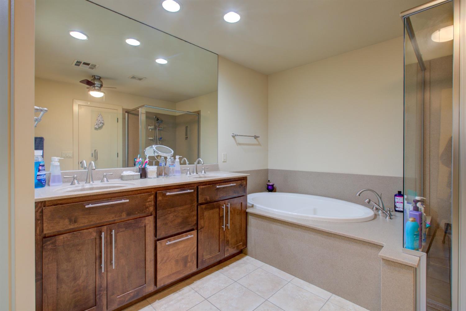 Modesto, California 95355, United States, 4 Bedrooms Bedrooms, ,3 BathroomsBathrooms,Residential,Active,79888