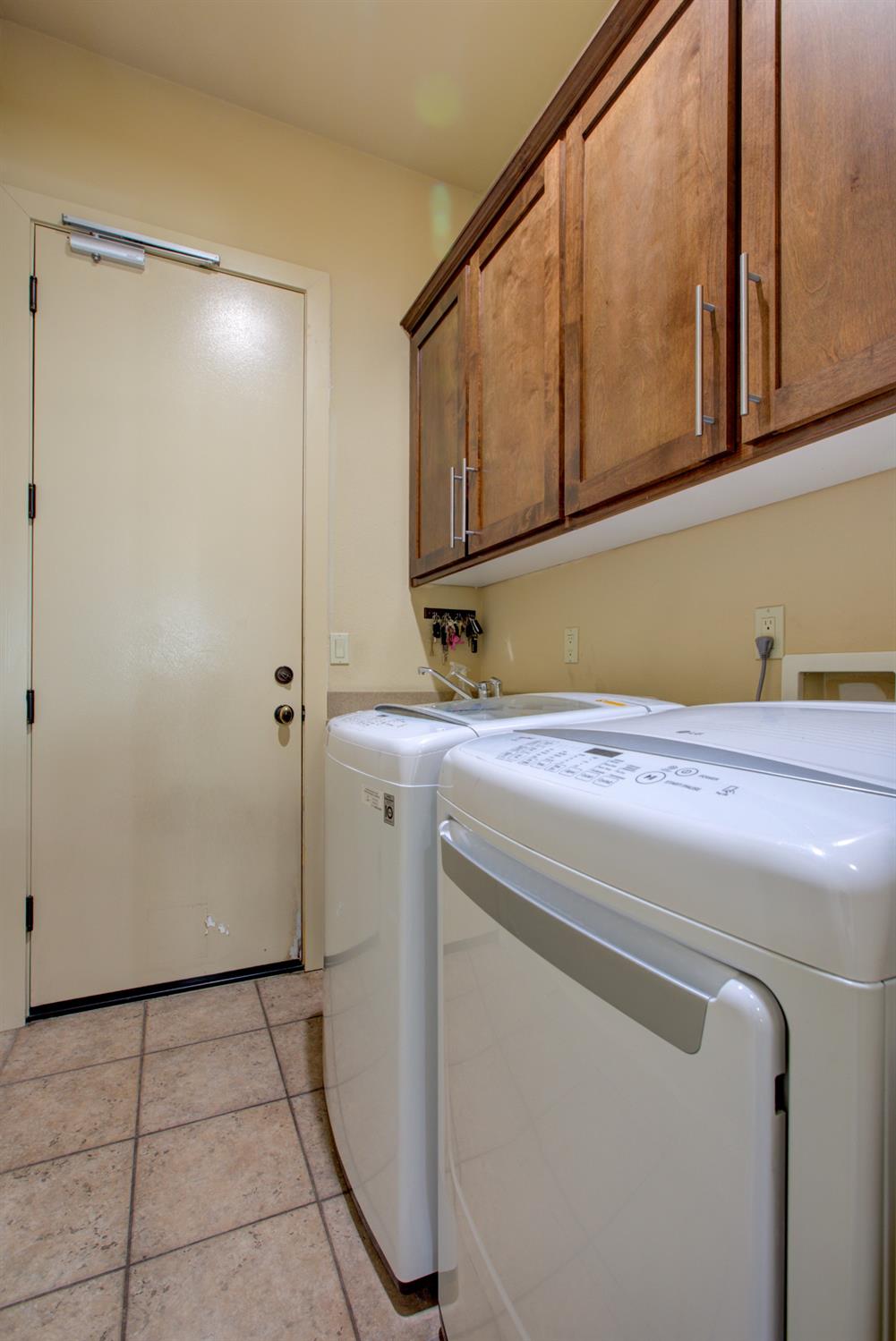 Modesto, California 95355, United States, 4 Bedrooms Bedrooms, ,3 BathroomsBathrooms,Residential,Active,79888