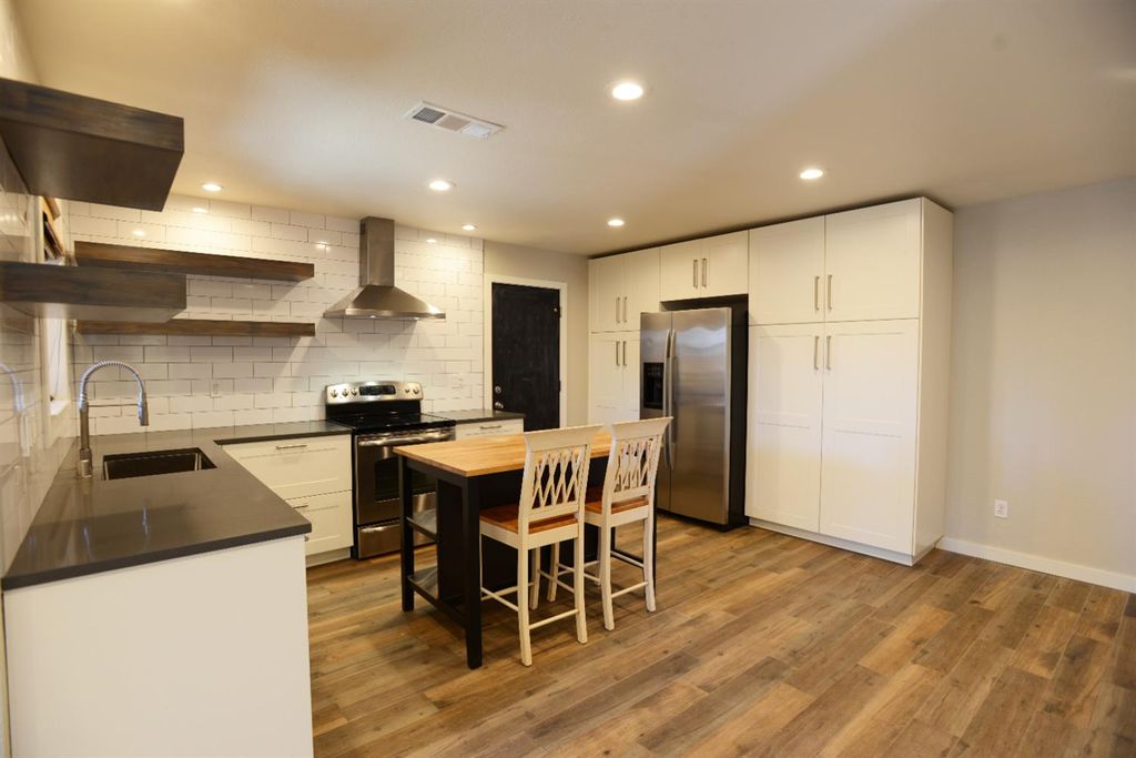 Photo of 1403 Switchman Drive, Roseville, CA 95678 (MLS # 225135847)