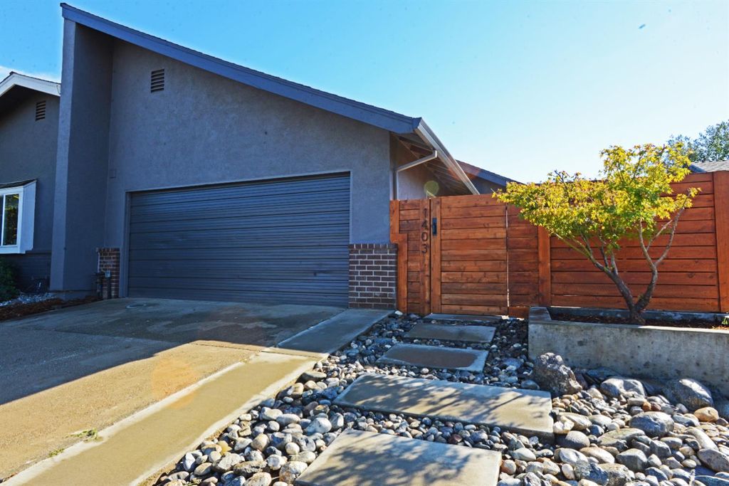 Photo of 1403 Switchman Drive, Roseville, CA 95678 (MLS # 225135847)