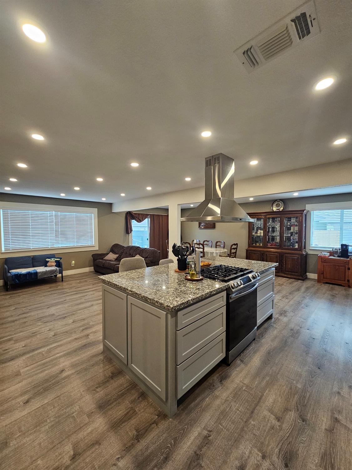 3810 Woodhue Way